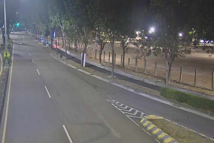 經貿路/經貿八路(右側車流往河南路)