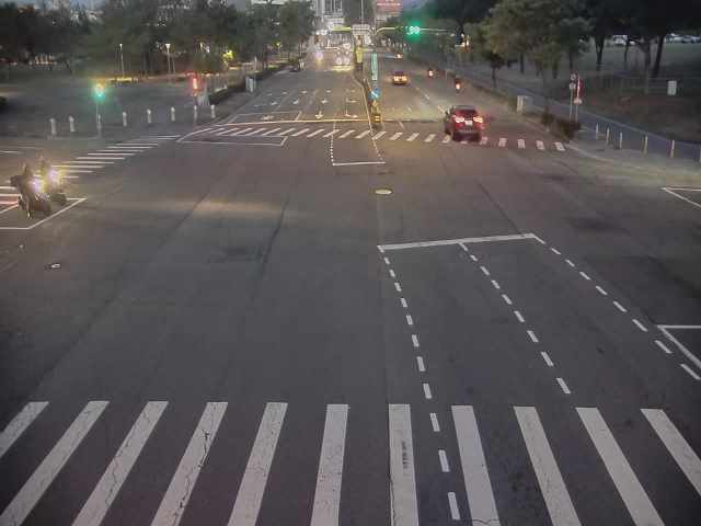 五權西路/向上路(右側車流往南屯交流道)