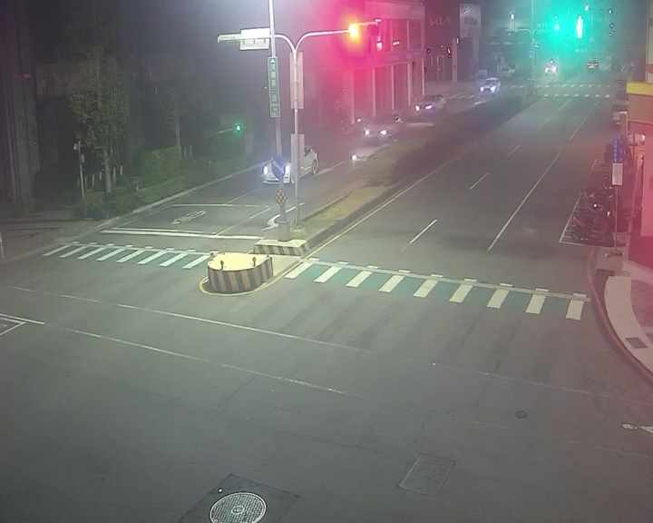 文心路/河南路(右側車流往台灣大道)