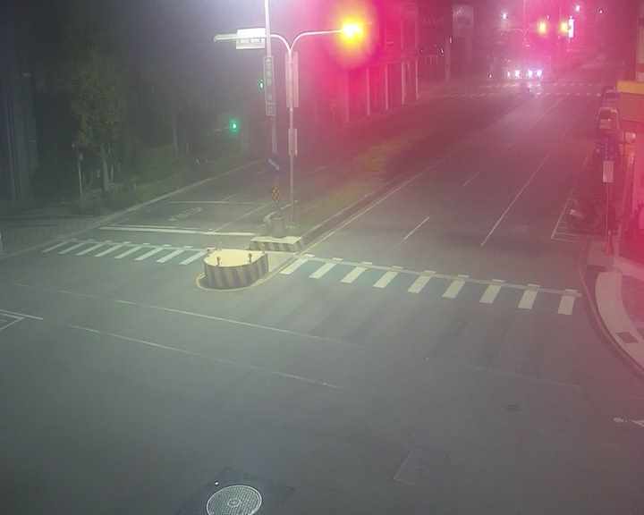 文心路/河南路(右側車流往台灣大道)