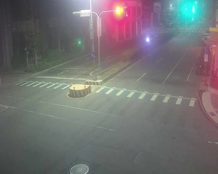 文心路/河南路(右側車流往台灣大道)