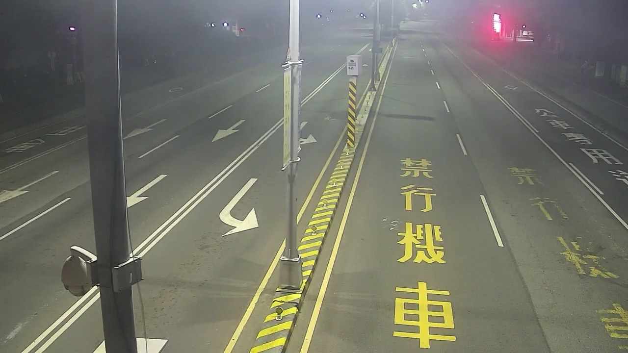 臺灣大道/東大路(右側車流往文心路)
