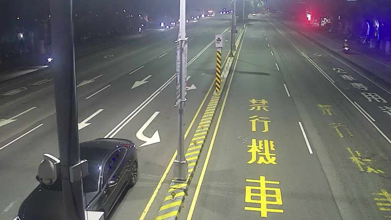 台灣大道/東大路(右側車流往沙鹿)