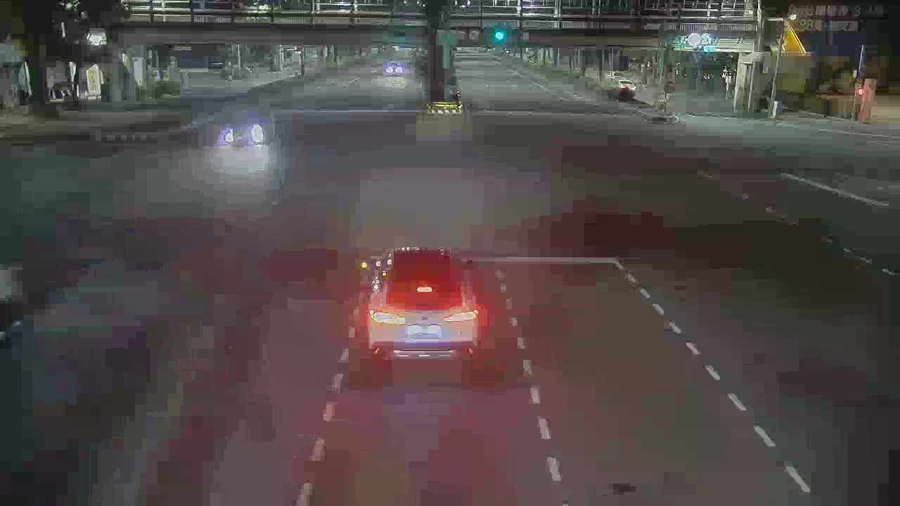 臺灣大道/河南路(右側車流往文心路)