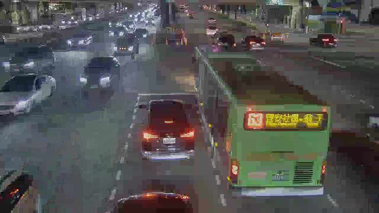 台灣大道/河南路(右側車流往文心路)
