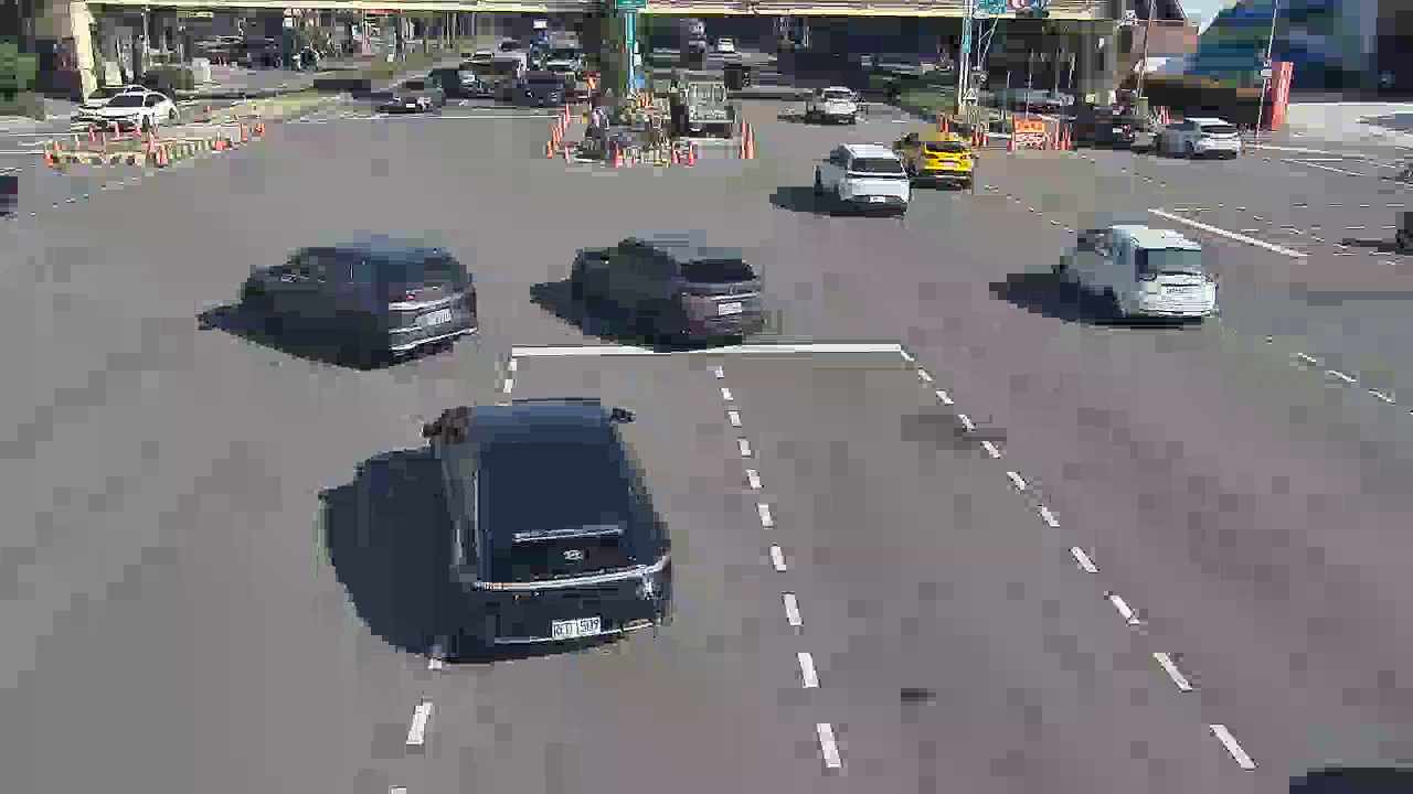 台灣大道/河南路(右側車流往文心路)
