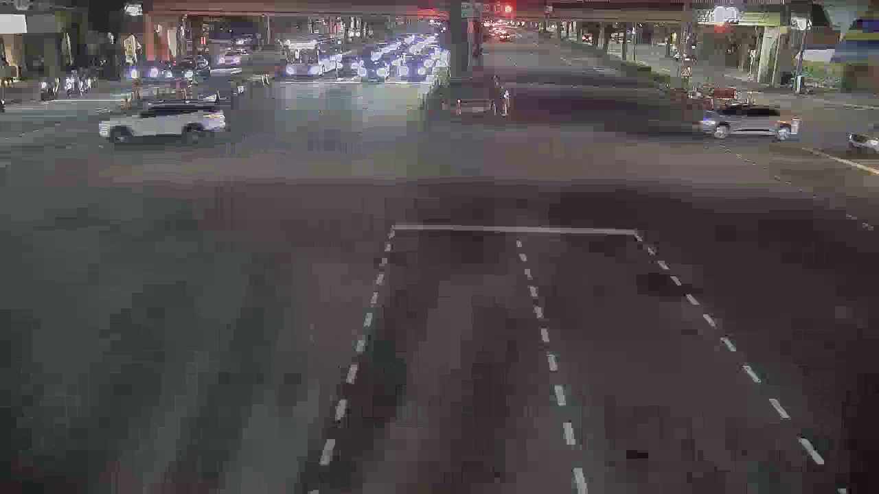 台灣大道/河南路(右側車流往文心路)