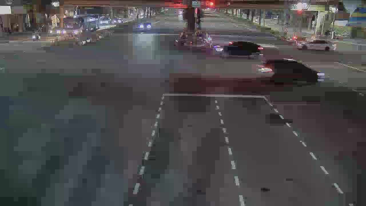 台灣大道/河南路(右側車流往文心路)