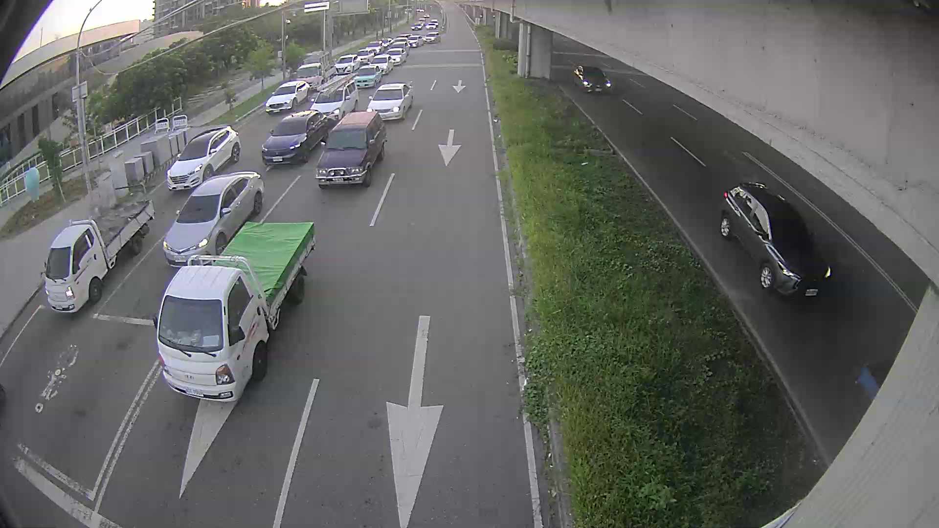 環中路/凱旋路(車流往中清路) Huanzhong Rd./Kaixuan Rd.(traffic to Zhongqing Rd.)