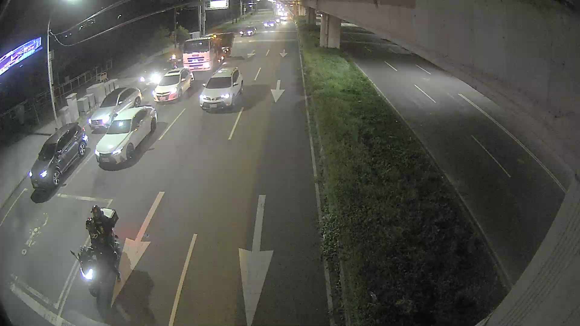 環中路/凱旋路(車流往中清路) Huanzhong Rd./Kaixuan Rd.(traffic to Zhongqing Rd.)