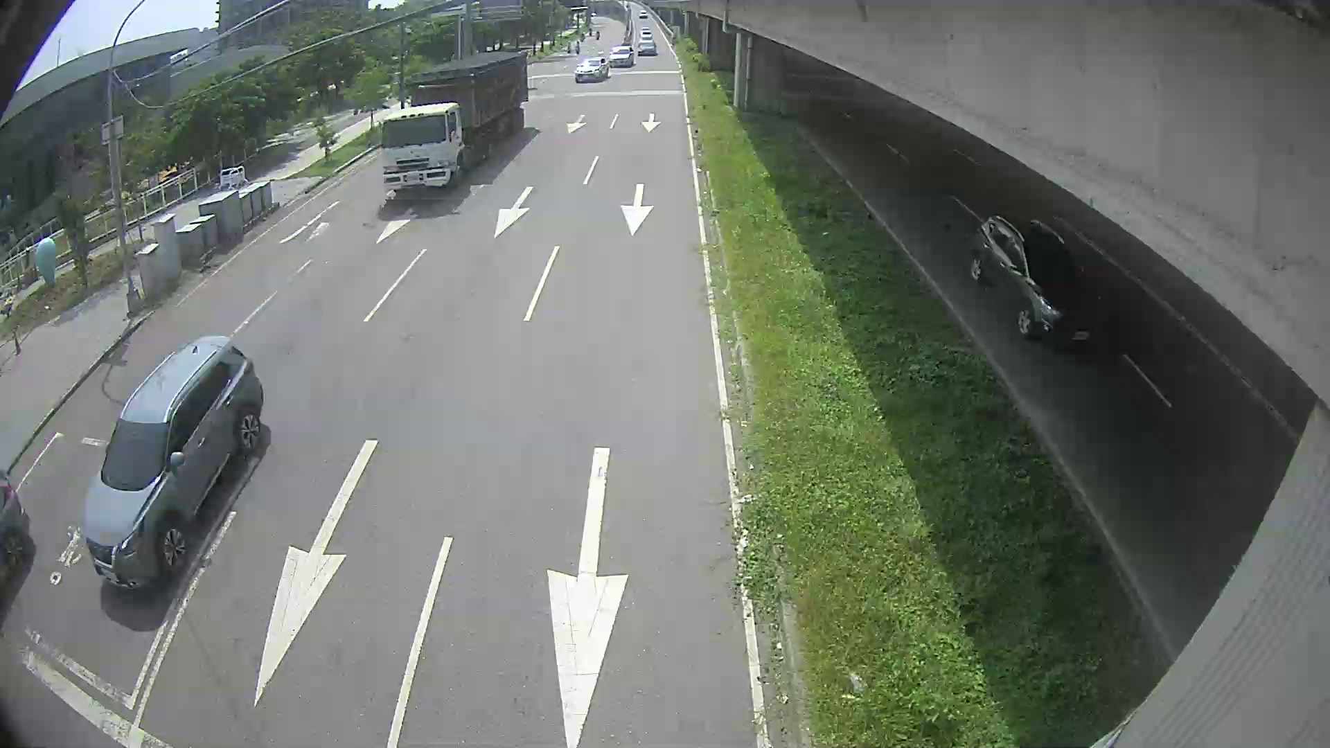 環中路/凱旋路(車流往中清路) Huanzhong Rd./Kaixuan Rd.(traffic to Zhongqing Rd.)