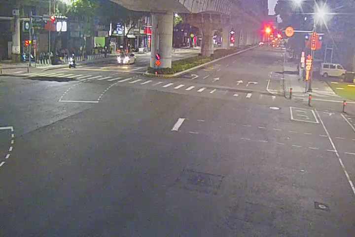 文心路/公益路(右側車流往向上路)