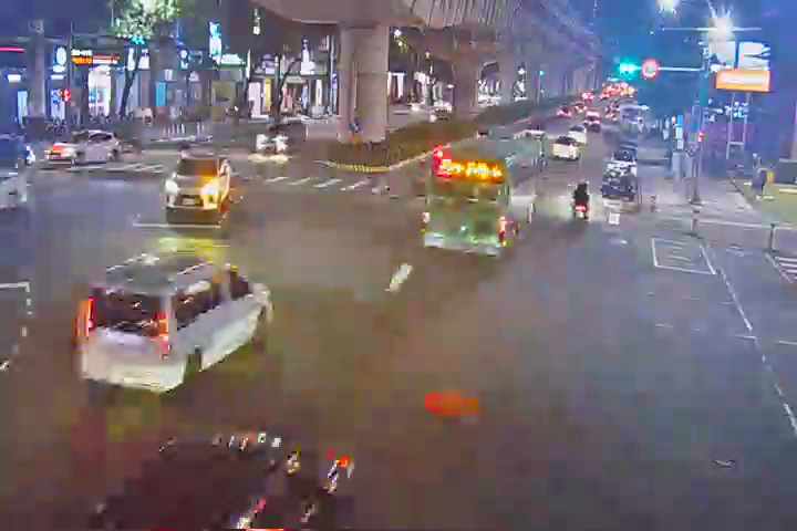 文心路/公益路(右側車流往向上路) Wenxin Rd./Gongyi Rd.( Right side Traffic flow to Xiangshang Rd.)