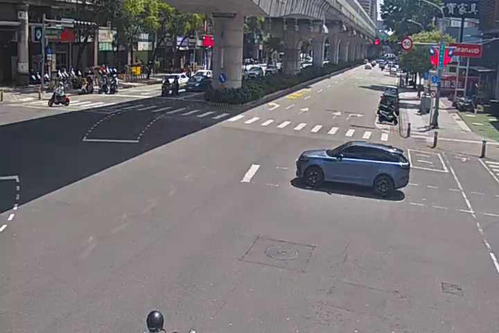 文心路/公益路(右側車流往向上路) Wenxin Rd./Gongyi Rd.( Right side Traffic flow to Xiangshang Rd.)