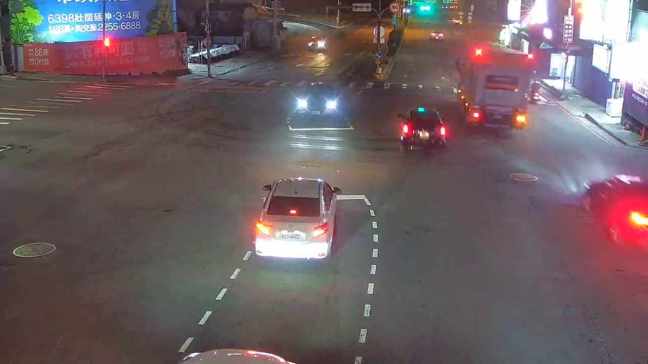 五權西路/忠勇路(右側車流往南屯交流道)