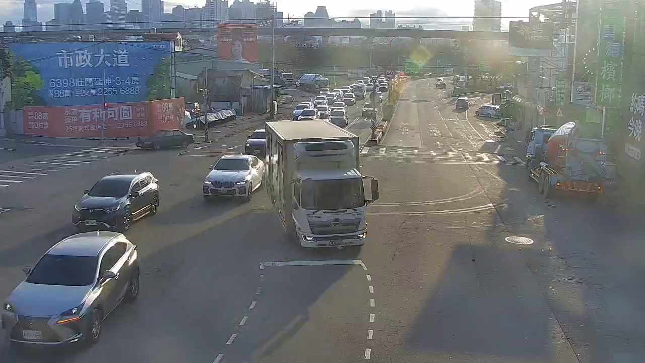 五權西路/忠勇路(右側車流往南屯交流道)