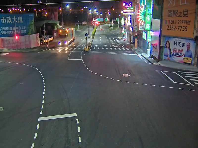 五權西路/忠勇路(右側車流往南屯交流道)