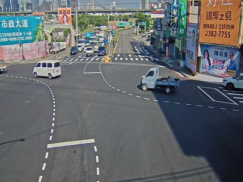 五權西路/忠勇路(右側車流往南屯交流道)