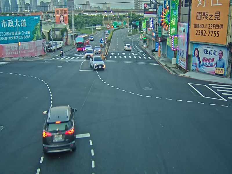 五權西路/忠勇路(右側車流往南屯交流道)