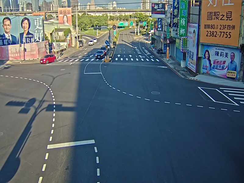 五權西路/忠勇路(右側車流往南屯交流道)