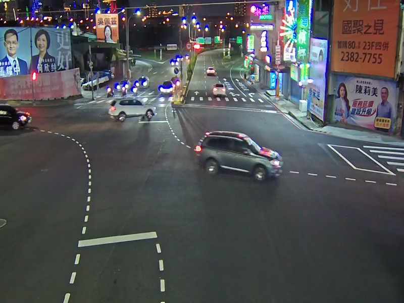 五權西路/忠勇路(右側車流往南屯交流道)