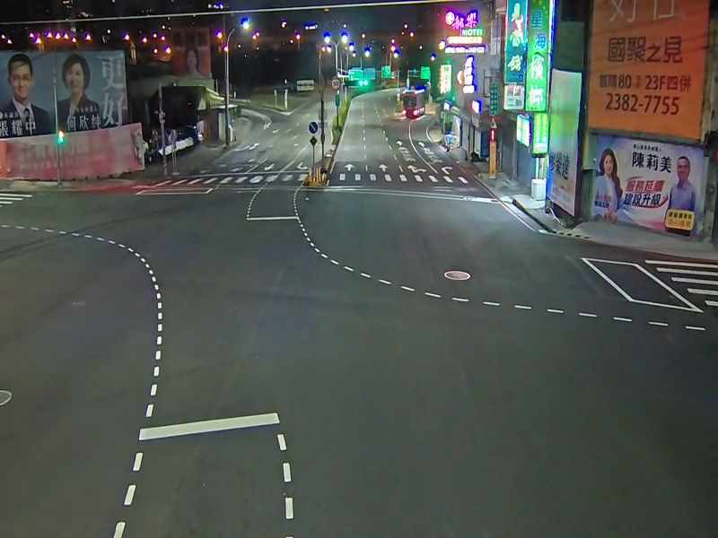 五權西路/忠勇路(右側車流往南屯交流道)