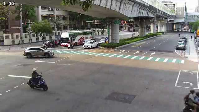 文心路/向上路(右側車流往五權西路)