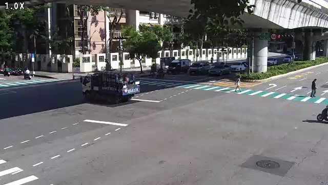 文心路/向上路(右側車流往五權西路)Wenxin Rd./Xiangshang Rd.(Right side Traffic flow to Wuquan W. Rd.)