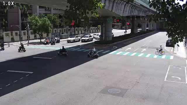 文心路/向上路(右側車流往五權西路)Wenxin Rd./Xiangshang Rd.(Right side Traffic flow to Wuquan W. Rd.)
