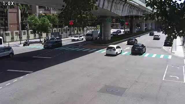 文心路/向上路(右側車流往五權西路)Wenxin Rd./Xiangshang Rd.(Right side Traffic flow to Wuquan W. Rd.)