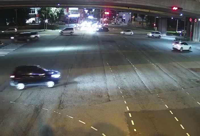 五權西路/環中路西側(右側車流往文心路)