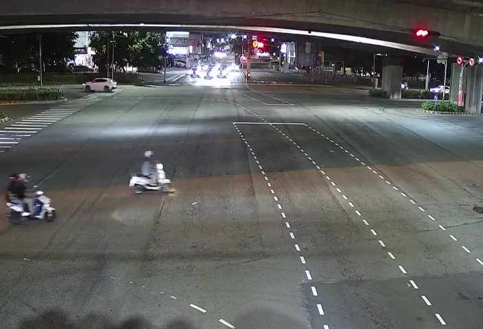 五權西路/環中路西側(右側車流往文心路)