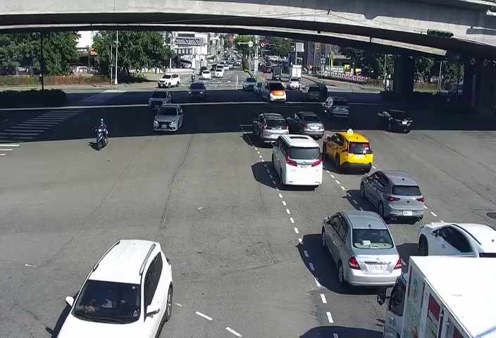 五權西路/環中路西側(右側車流往文心路)