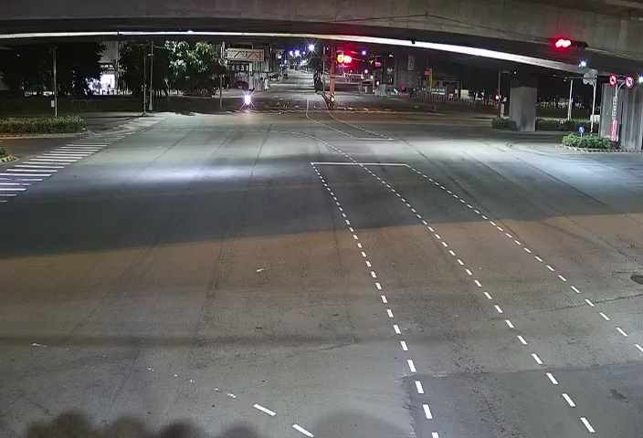 五權西路/環中路西側(右側車流往文心路)