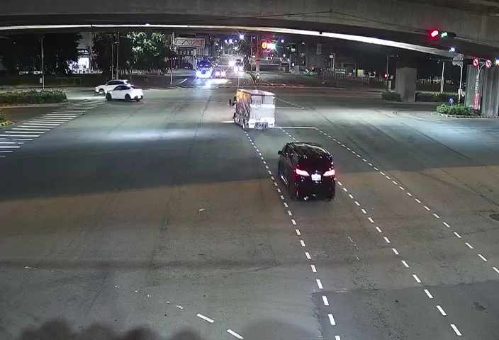 五權西路/環中路西側(右側車流往文心路)