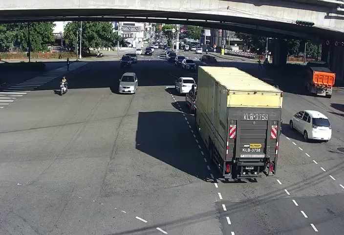 五權西路/環中路西側(右側車流往文心路)
