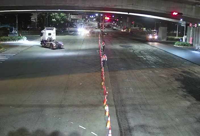 五權西路/環中路西側(右側車流往文心路)