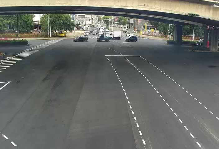 五權西路/環中路西側(右側車流往文心路)
