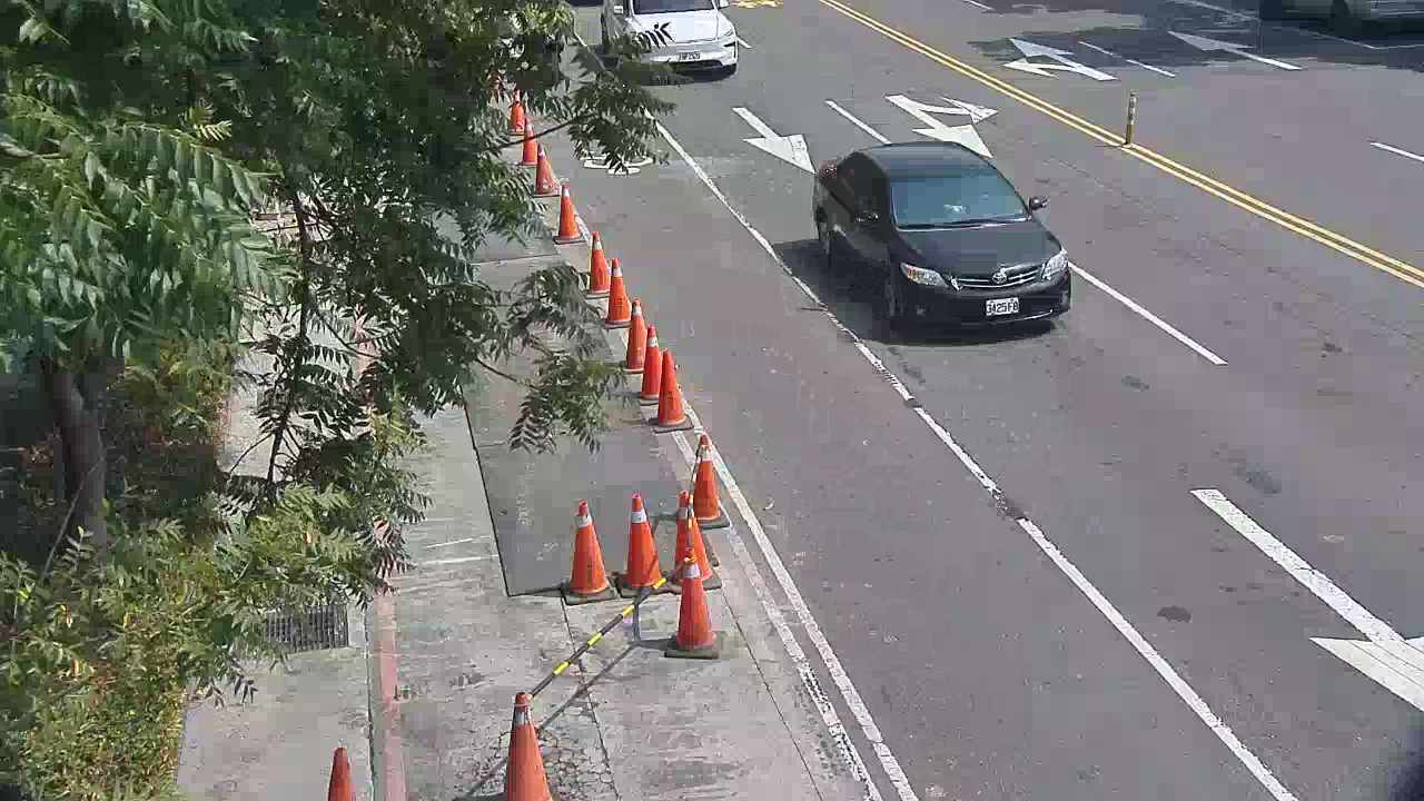 朝馬路/環中路(往工業區拍攝)
