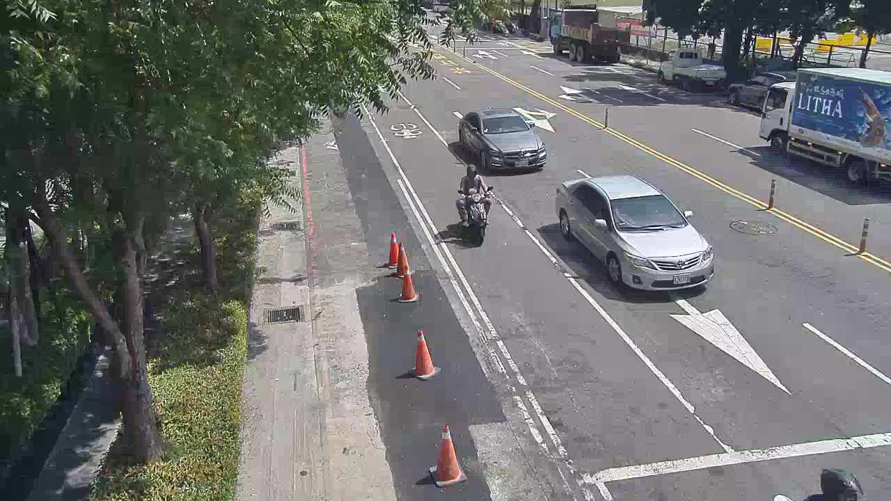 朝馬路/環中路(往工業區拍攝)