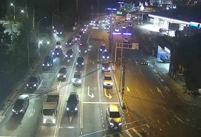 五權西路/環中路(右側車流往工業區)