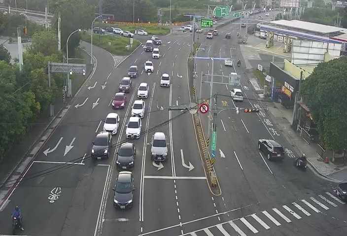五權西路/環中路(右側車流往工業區)