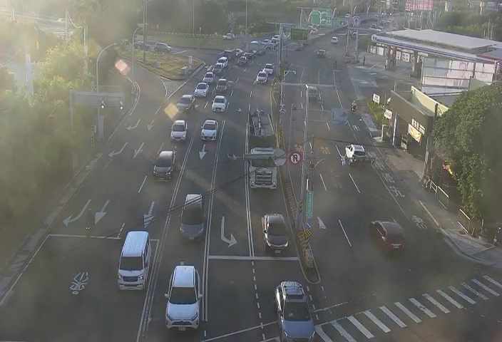 五權西路/環中路(右側車流往工業區)