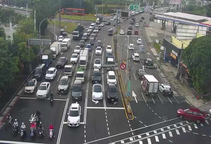 五權西路/環中路(右側車流往工業區)