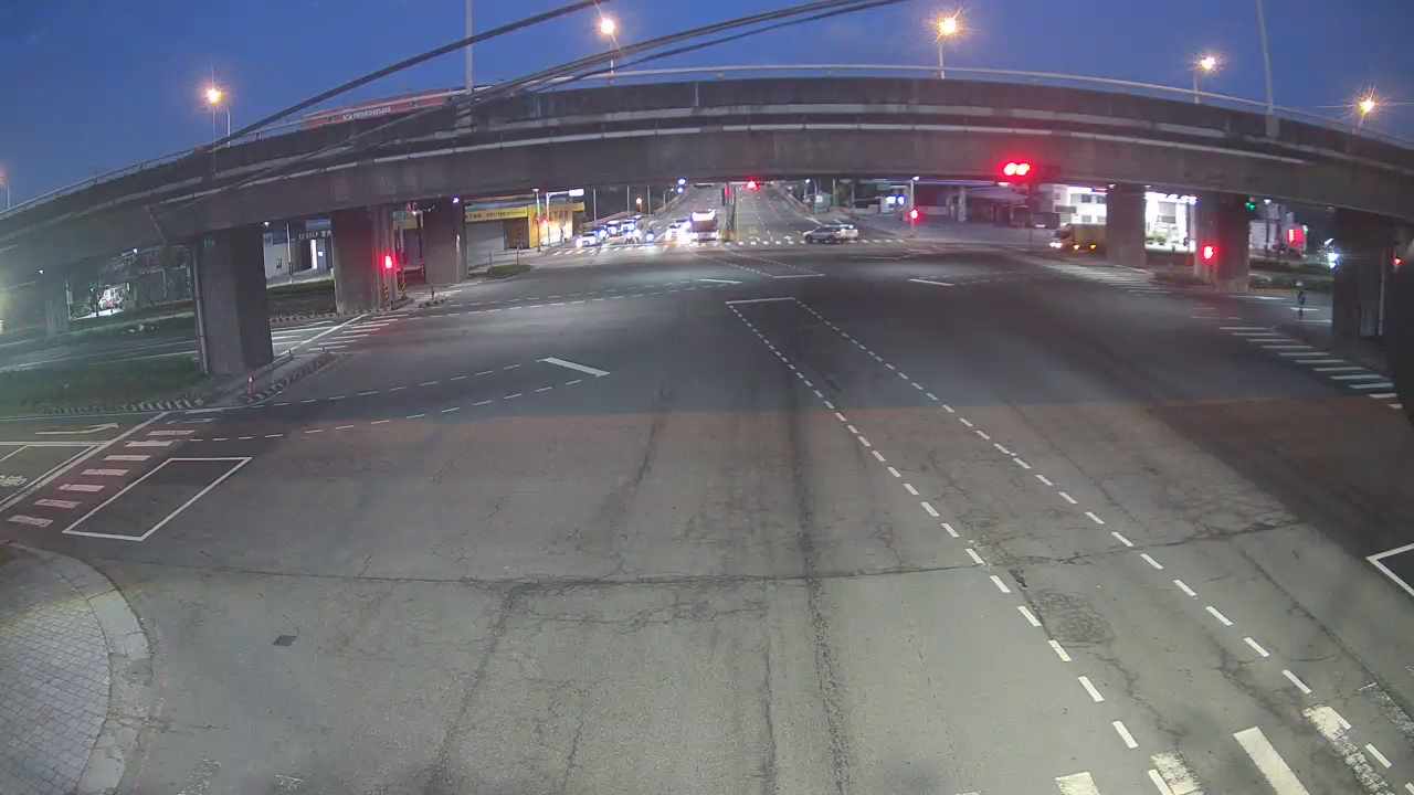 向上路/環中路(右側車流往工業區)