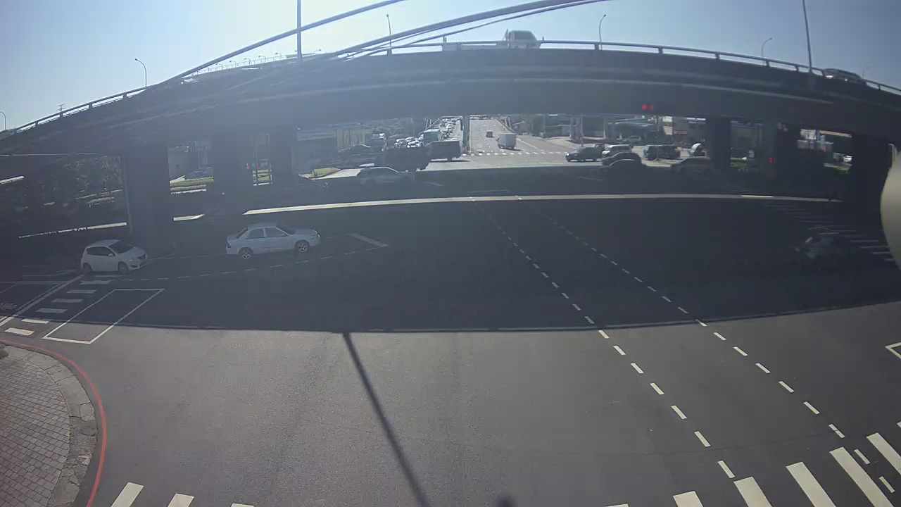 向上路/環中路 (右側車流往工業區)Xiangshang Rd/Huanzhong Rd(Right side Traffic flow to industrial area)