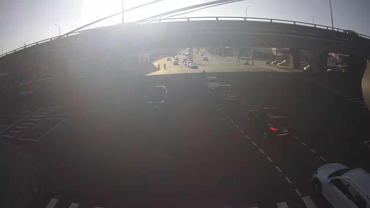 向上路/環中路 (右側車流往工業區)Xiangshang Rd/Huanzhong Rd(Right side Traffic flow to industrial area)