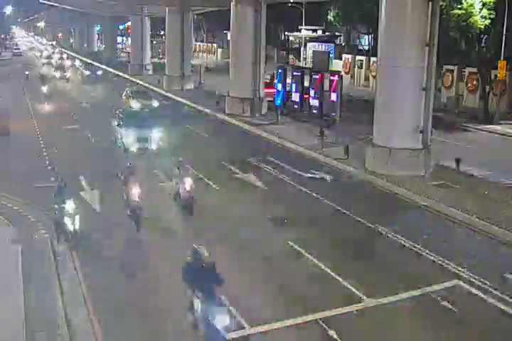 文心路/向上南路(右側車流往臺灣大道)