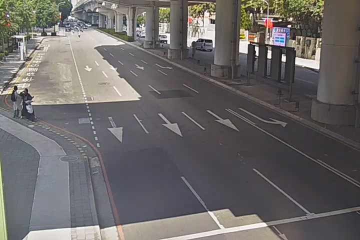 文心路/向上南路(右側車流往台灣大道)Wenxin Rd./Xiangshang S. Rd. (Right side Traffic flow to Taiwan Blvd)