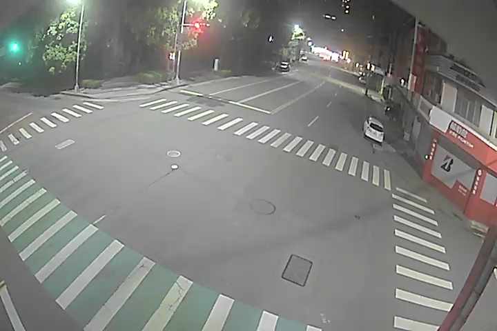 安和路/福泰街(右側車流往臺灣大道)